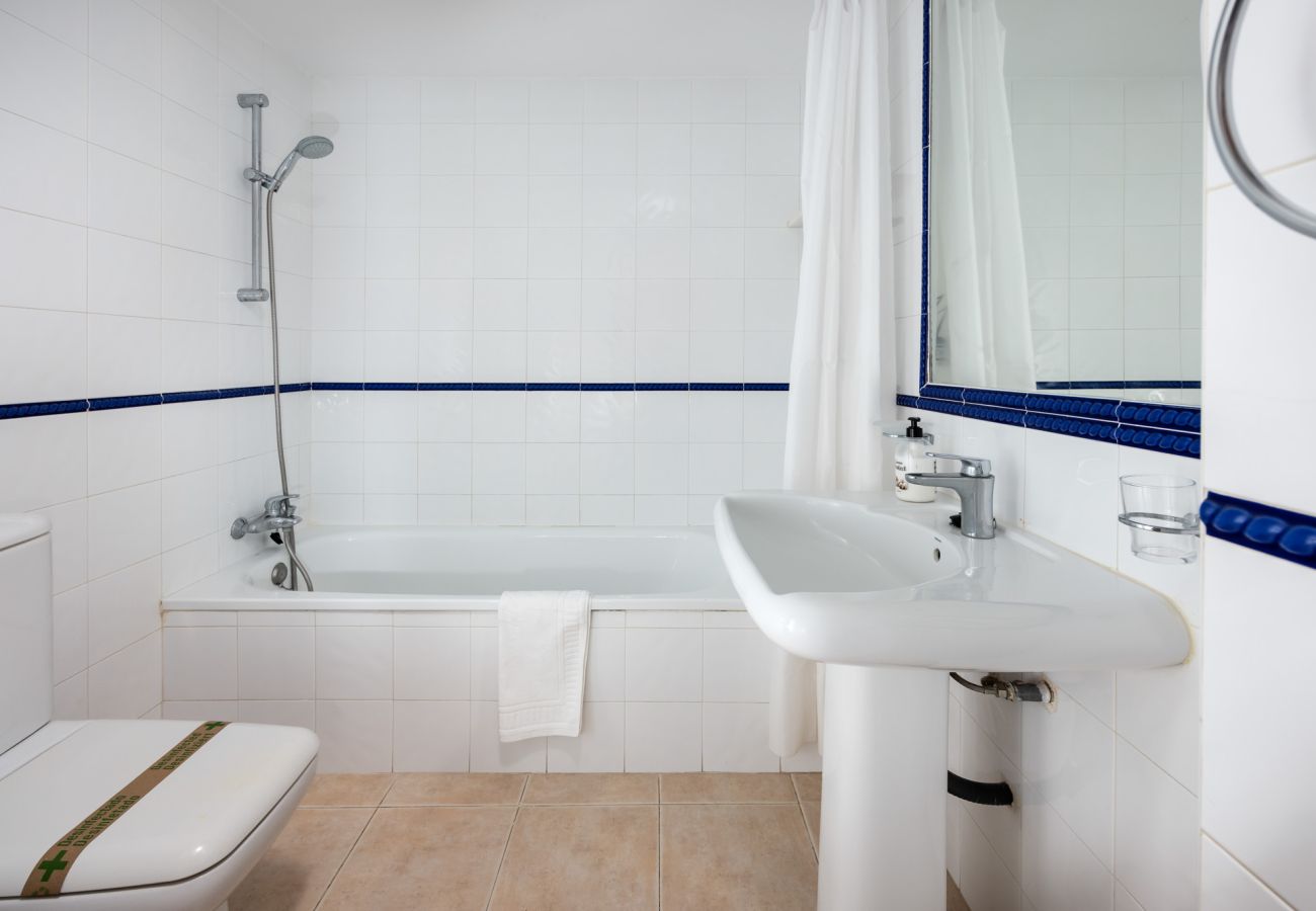 Apartamento en Benalmádena - Benalbeach Cozy by Alfresco Stays