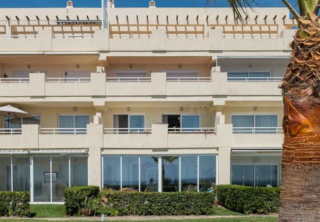 Apartamento en Mijas Costa -  Chaparral Mijas Peaceful Seafront Home by Alfresco Stays