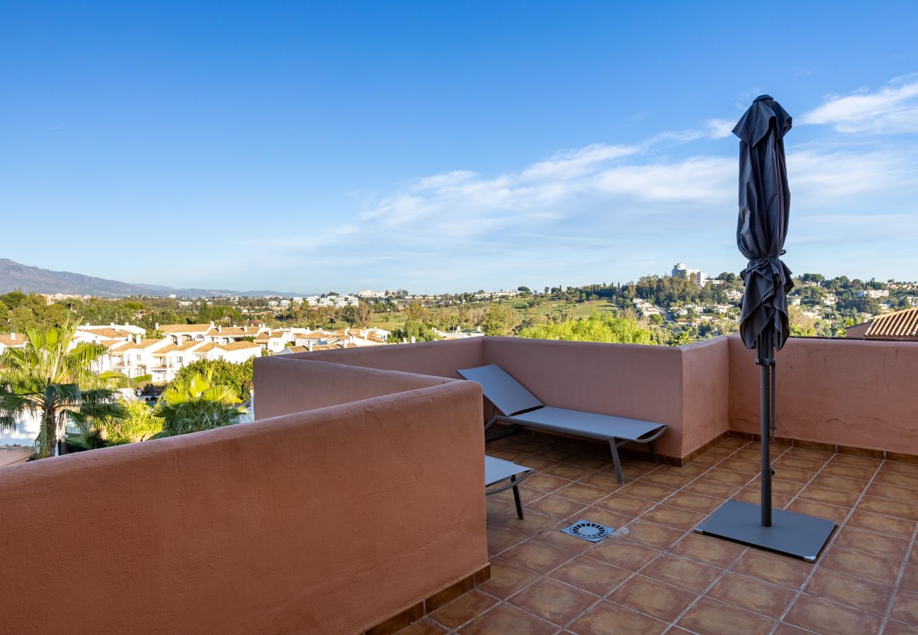 Apartamento en Benahavís - ÁTICO DE TRES DORMITORIOS
