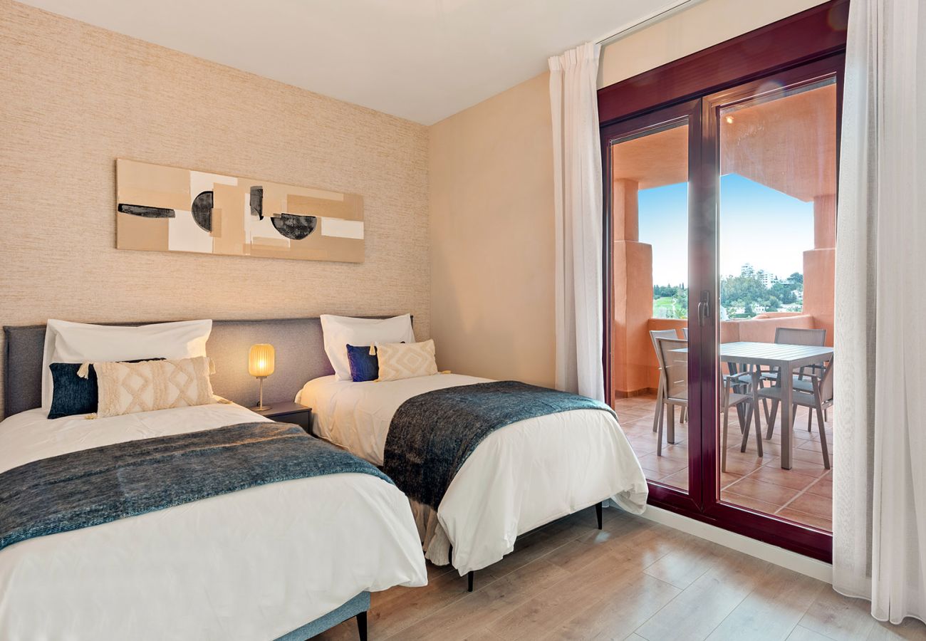 Apartamento en Benahavís - ÁTICO DE TRES DORMITORIOS