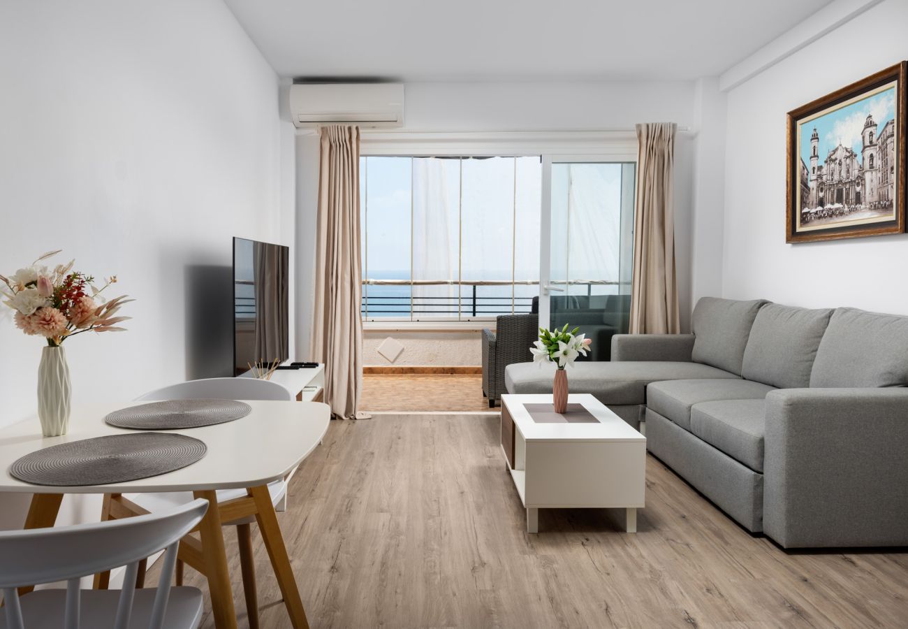 Apartamento en Fuengirola -  Seafront Escape by Alfresco Stays