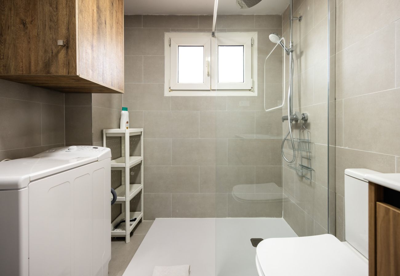 Apartamento en Fuengirola -  Seafront Escape by Alfresco Stays