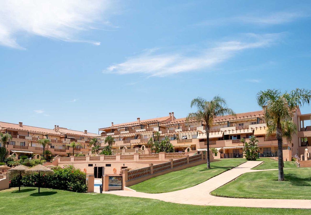 Apartamento en Mijas Costa - Sunny Terrace Getaway by Alfresco Stays