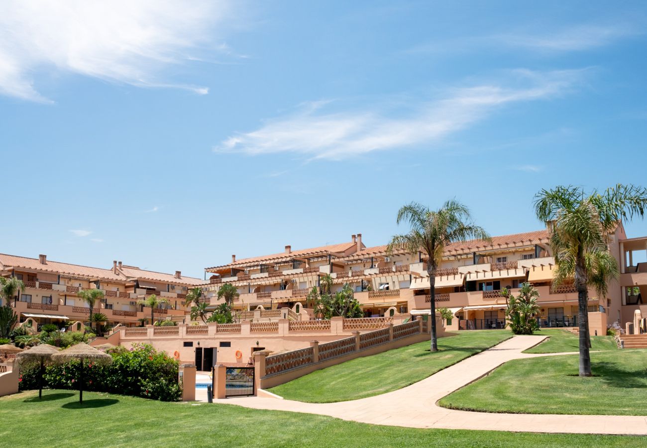 Apartamento en Mijas Costa - Sunny Terrace Getaway by Alfresco Stays