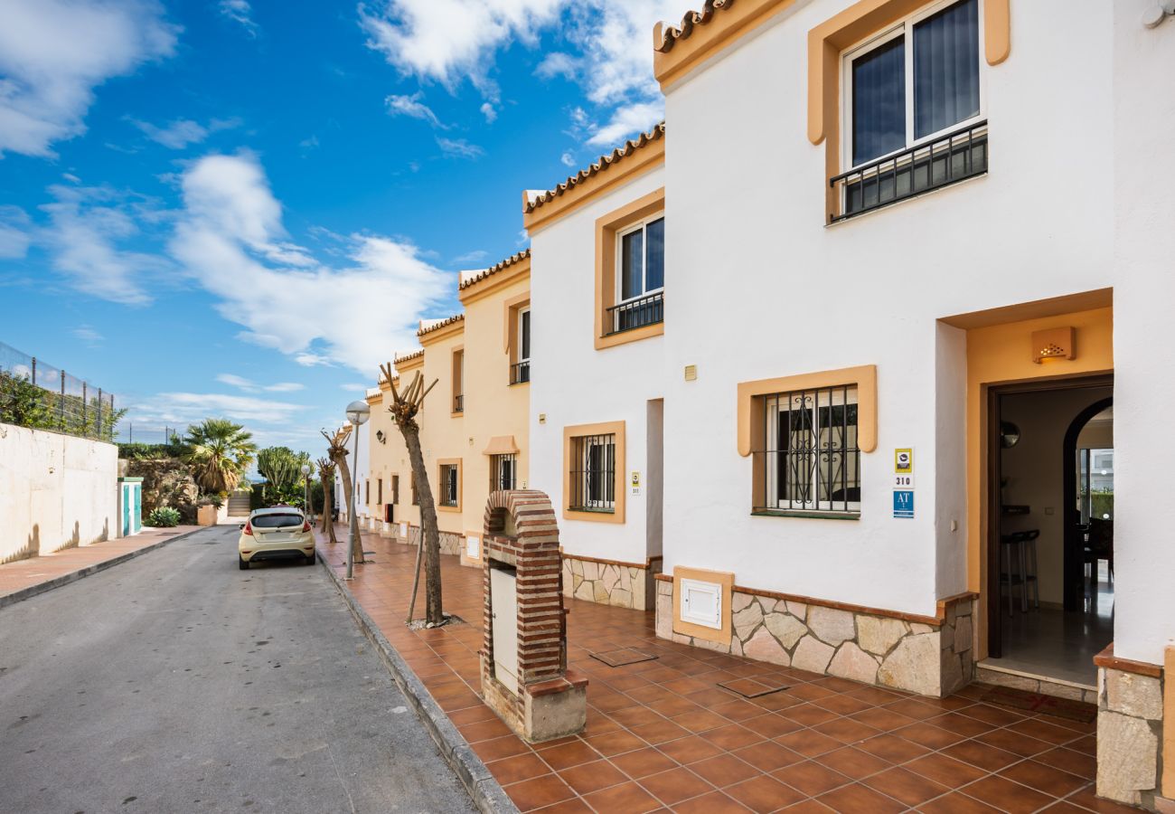 Apartamento en Mijas Costa - Coastal Break by Alfresco Stays
