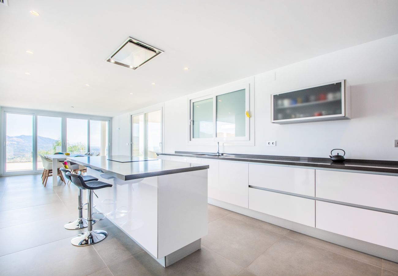 Villa in Ojen - Dolce Vita Villa by Alfresco Stays