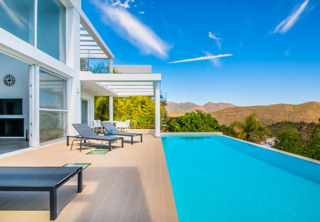 Villa in Ojen - Dolce Vita Villa by Alfresco Stays